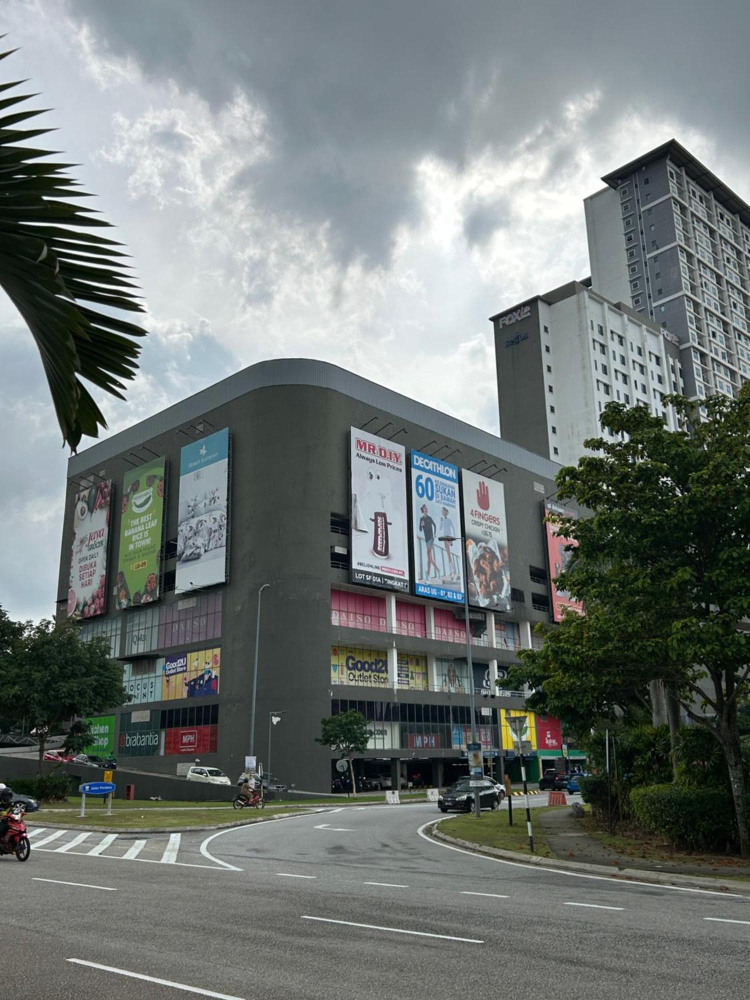 Mie Edusphere Suite, Of Near Tamarind Square